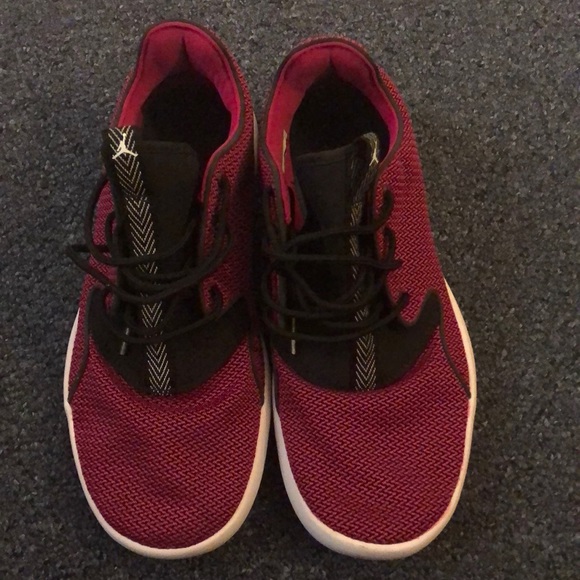 Size 7 YOUTH Maroon Air Jordans - Picture 2 of 4